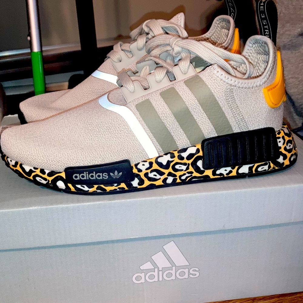 Adidas NMD R1 bliss.      RARE SHOE
